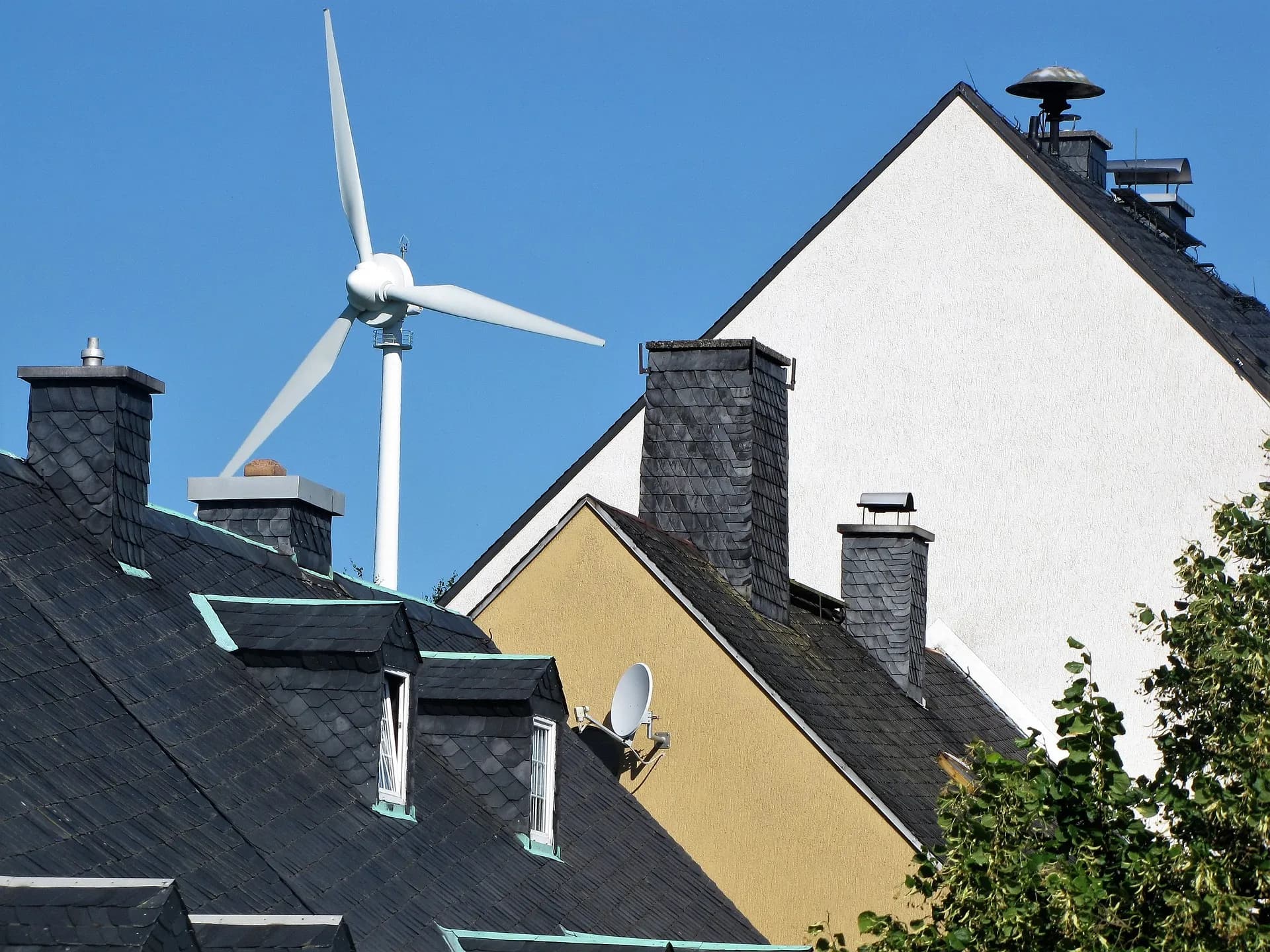 illustration d'une éolienne domestique sur un toit