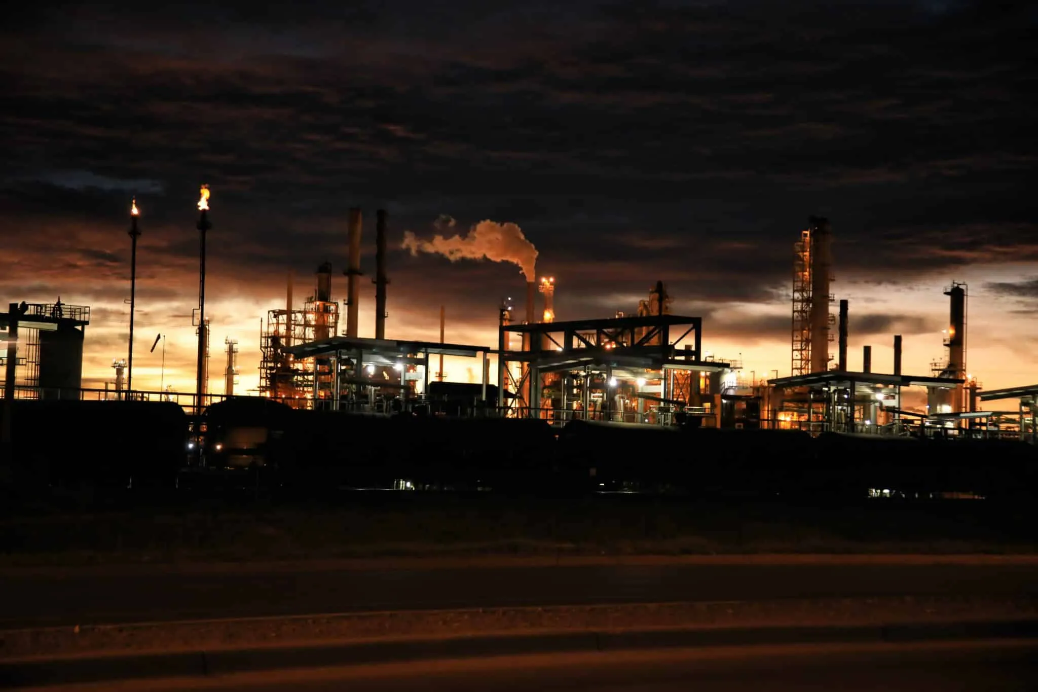 Une raffinerie de pétrole