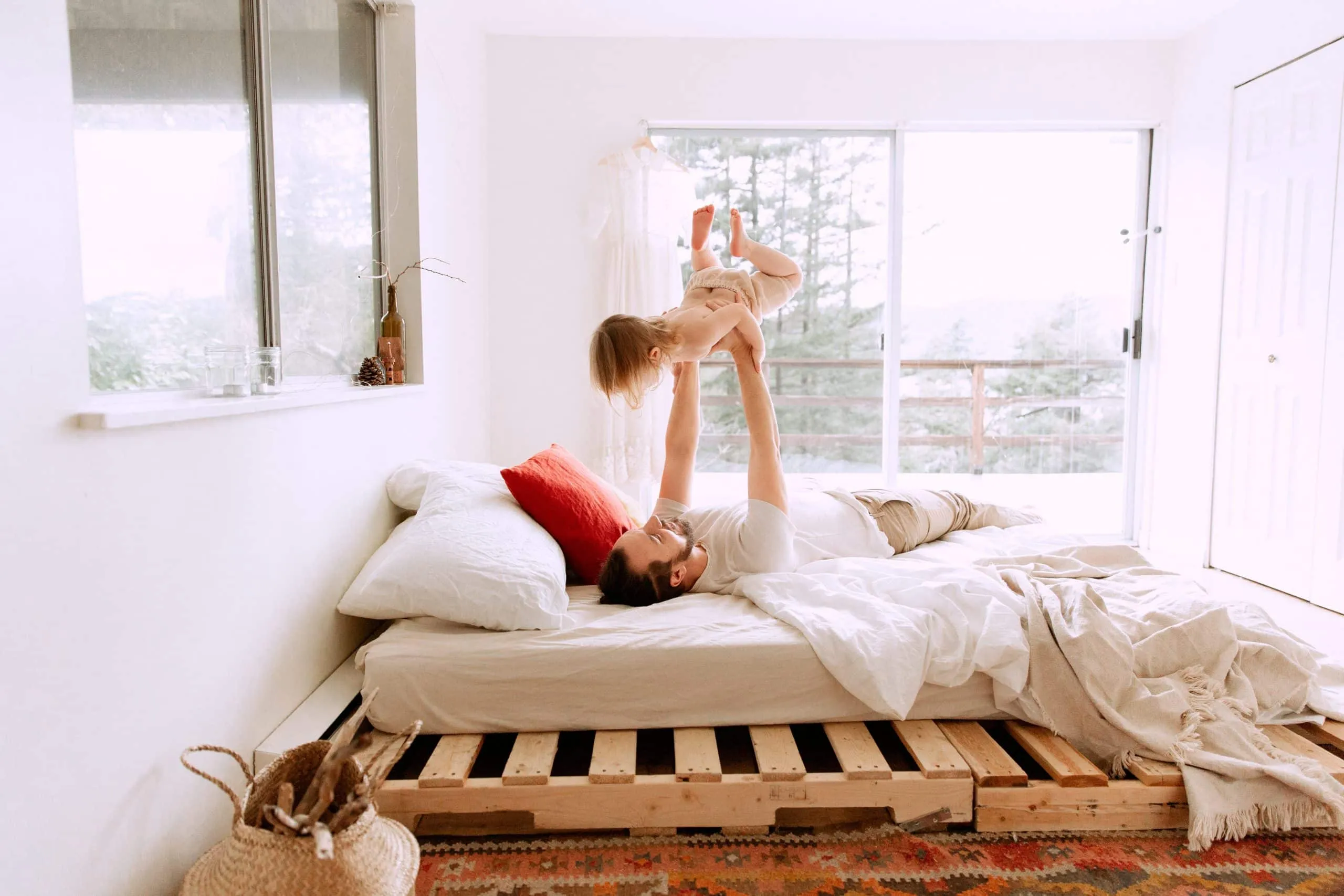 illustration d'un père et son enfant qui s'amusent